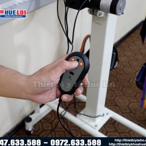 bảng điều khiển của thiết bị tập đi