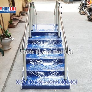 tập đi bằng cầu thang